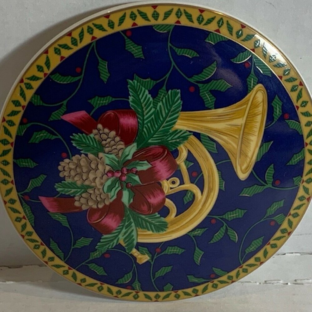 Mikasa Holiday Christmas Trinket Box Round